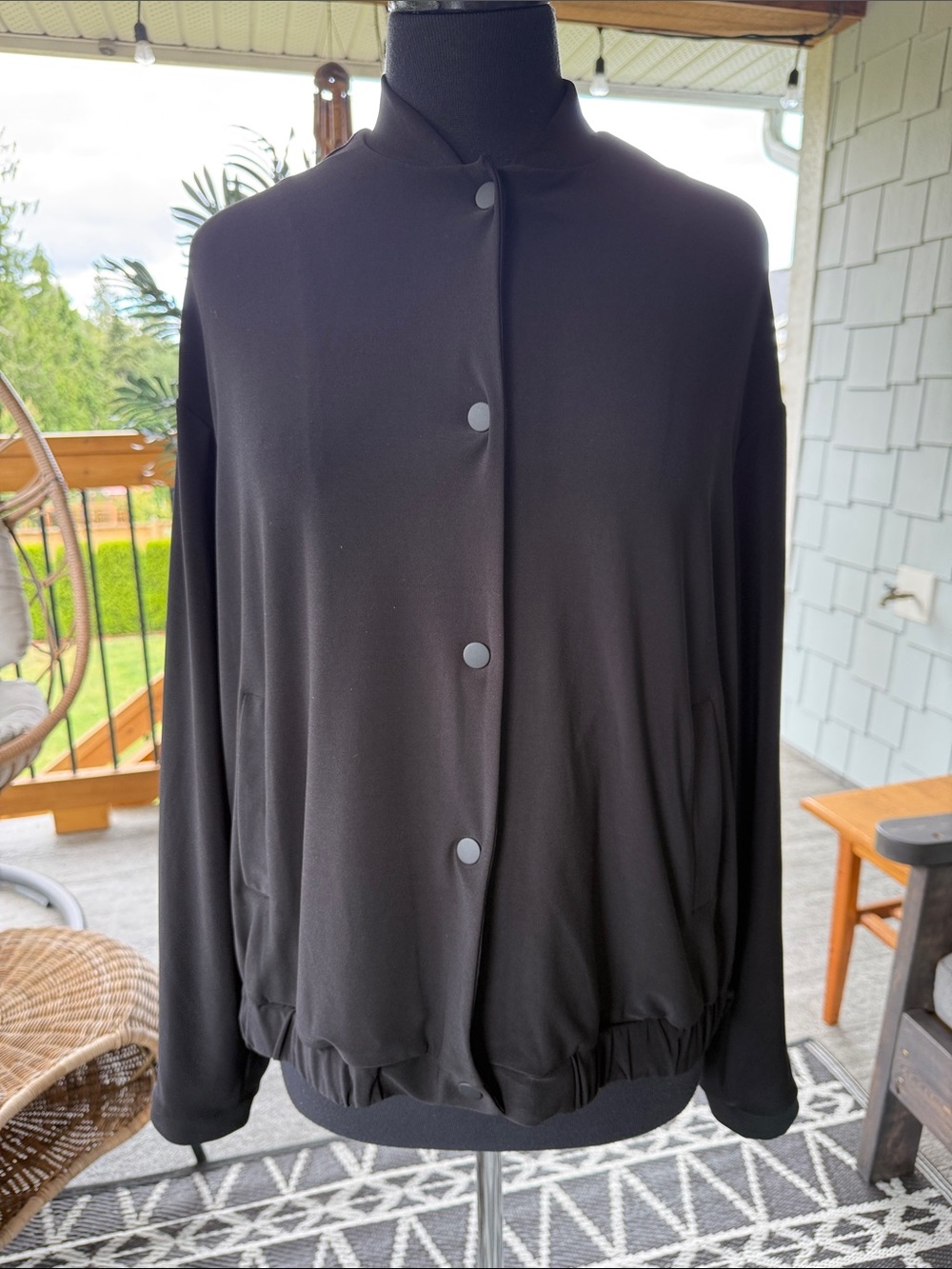 Sympli | Echo Snap Front Bomber